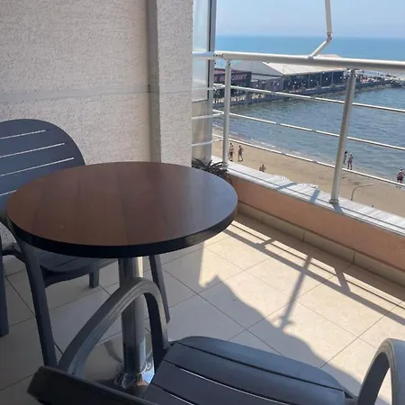 Dion'S Beachview Apartment *