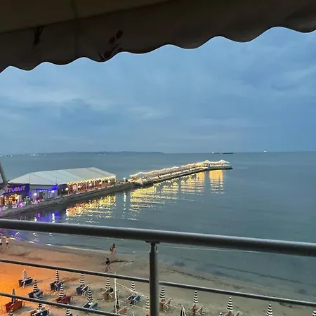 Dion'S Beachview Apartment 아파트 Durrës